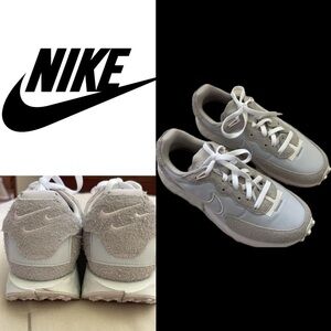 Woman Nike React Waffel bottom - Size 9